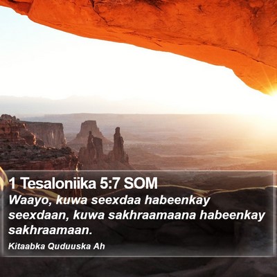 1 Tesaloniika 5:7 SOM Bible Verse Image
