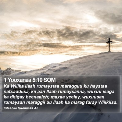 1 Yooxanaa 5:10 SOM Bible Verse Image