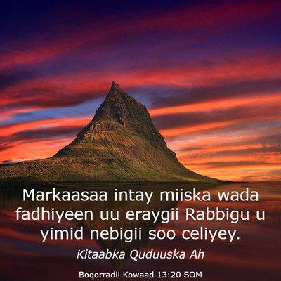 Picture 03 - Boqorradii Kowaad 13:20 SOM - Markaasaa intay miiska wada fadhiyeen uu eraygii - Bible Verse Picture