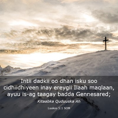 Picture 03 - Luukos 5:1 SOM - Intii dadkii oo dhan isku soo cidhiidhiyeen inay - Bible Verse Picture