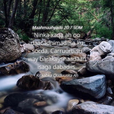 Picture 04 - Maahmaahyadii 20:7 SOM - Ninka xaqa ah oo daacadnimadiisa ku socda, - Bible Verse Picture